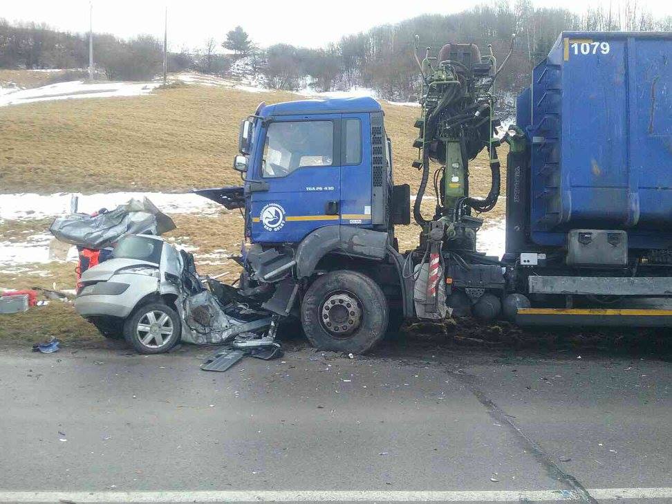 01 - Vážnu dopravnú nehodu neprežila jedna osoba